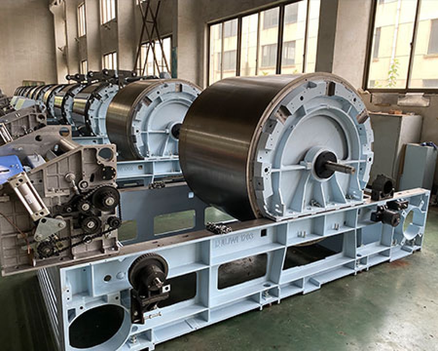 2010年，我们为新疆客户提供了全套纺纱机械 ，我们的团队，远赴乌鲁木奇给客户指导安装，调试和设备运行培训。