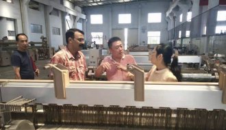 2016年印度重要客户来访我厂，厂长陈总带领展示机器并参观厂房